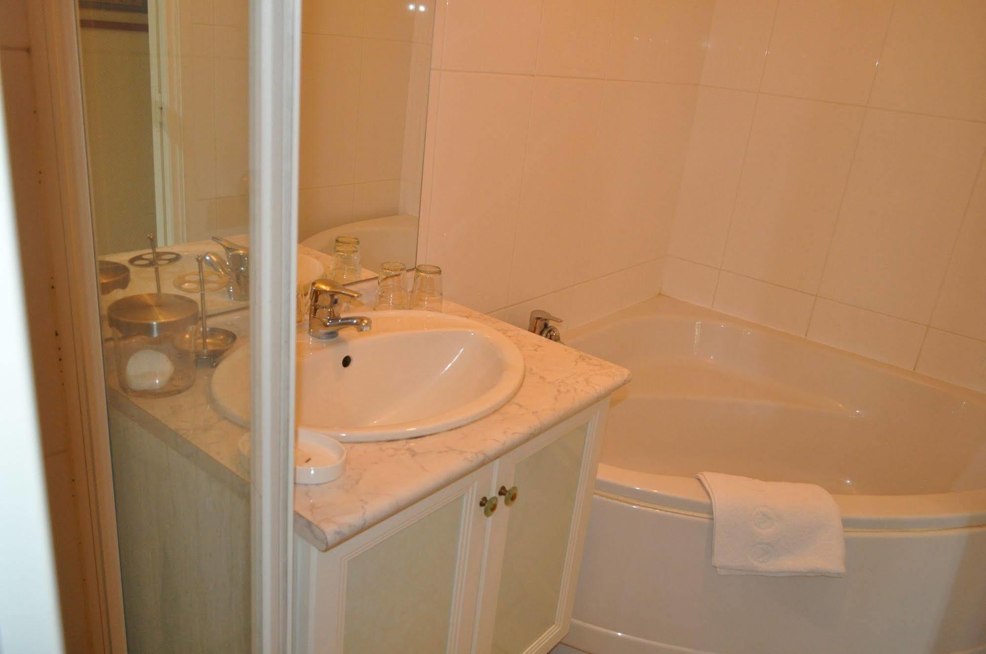 Bed and Breakfast Le Chateau Des Ormes Lambersart Exterior foto